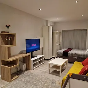 self-contained-studio-flat-in-luton.cambridgehotelsuk.com/